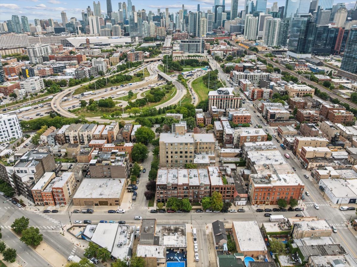 523 N Racine Avenue Unit: 1