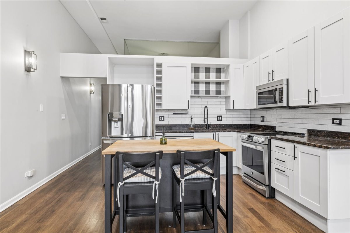 523 N Racine Avenue Unit: 1