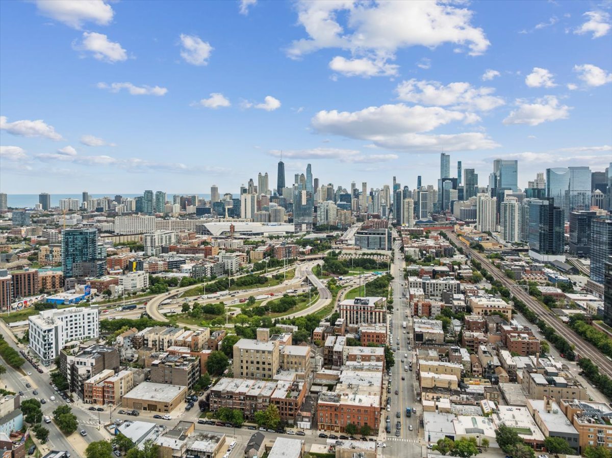 523 N Racine Avenue Unit: 1