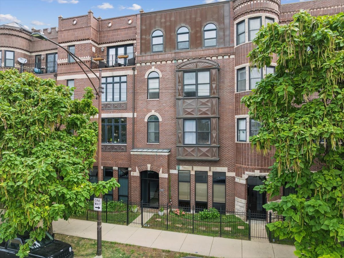 523 N Racine Avenue Unit: 1