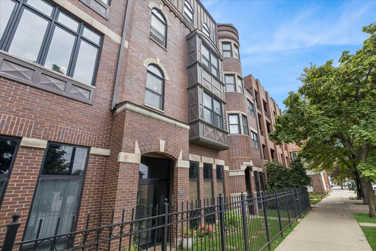523 N Racine Avenue Unit: 1