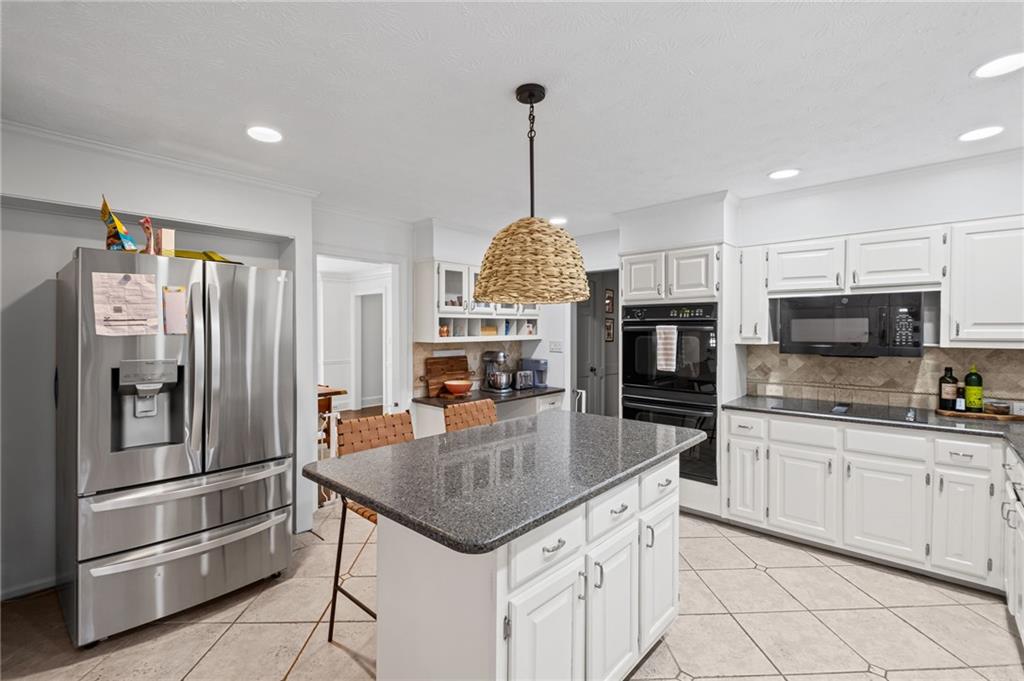 925 Ferncroft Court
