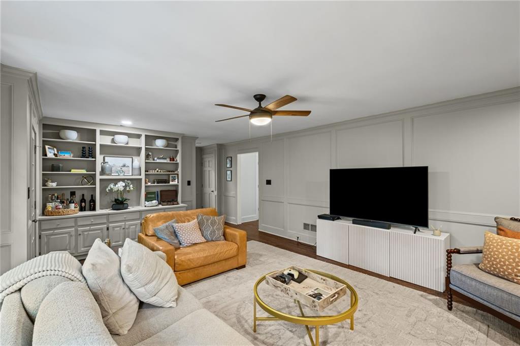 925 Ferncroft Court