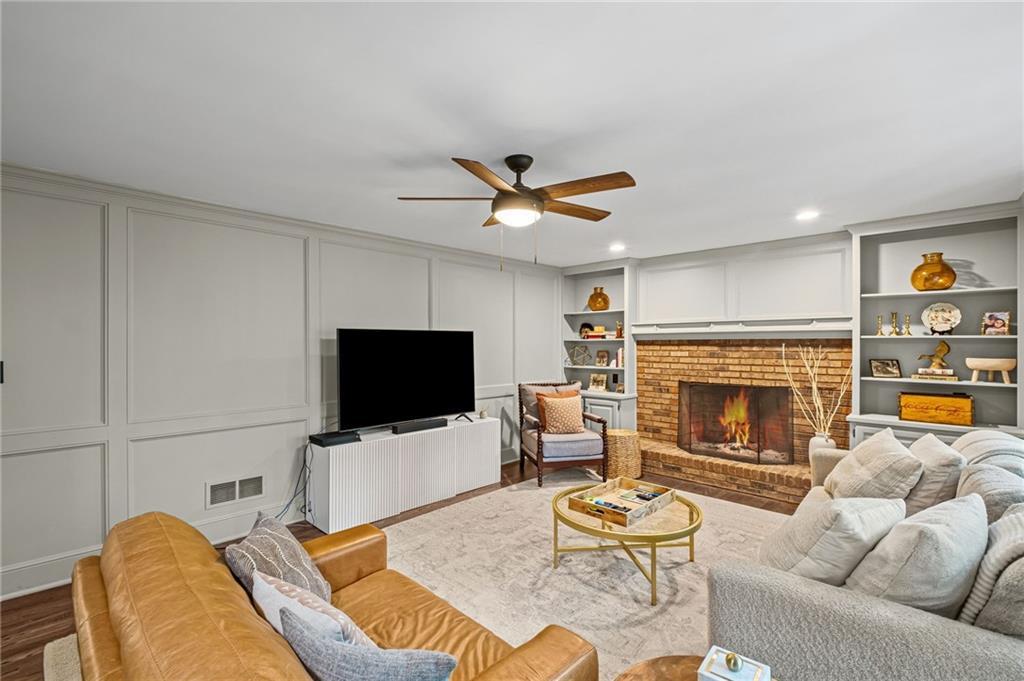 925 Ferncroft Court