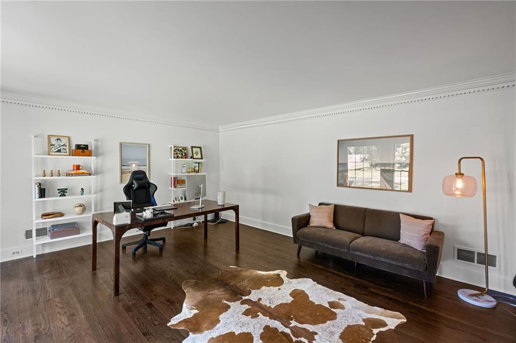 925 Ferncroft Court