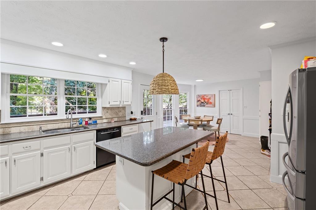 925 Ferncroft Court
