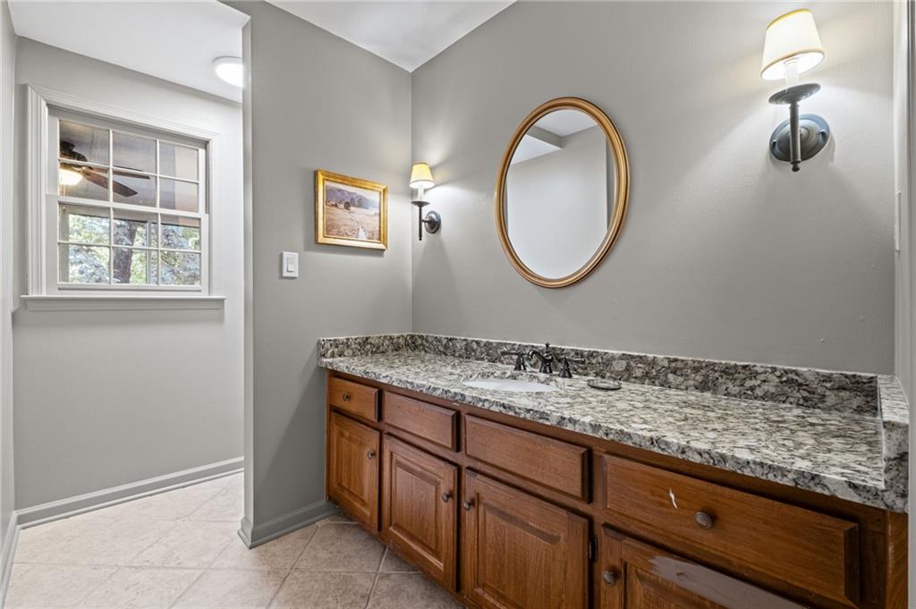 925 Ferncroft Court