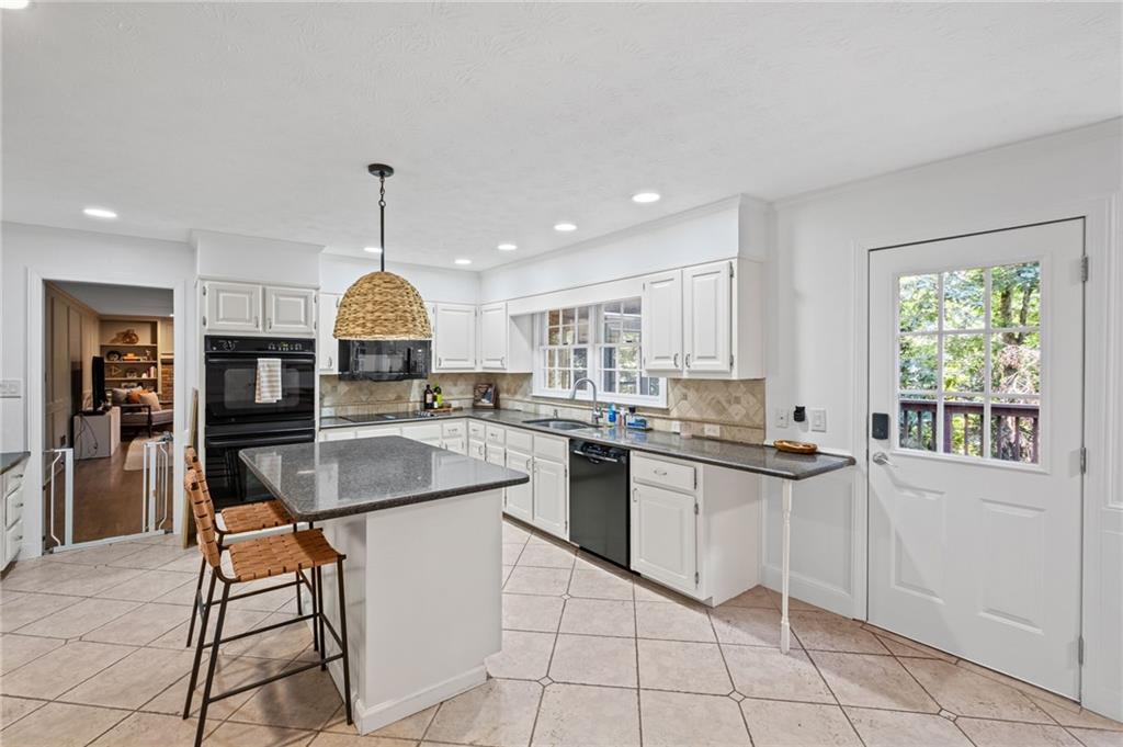 925 Ferncroft Court