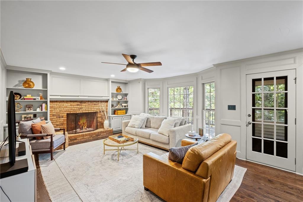 925 Ferncroft Court