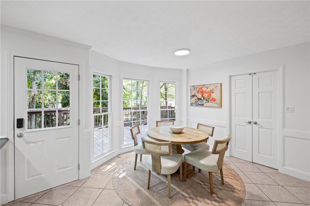 925 Ferncroft Court