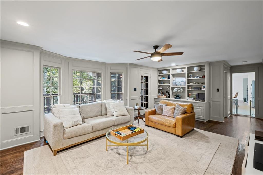 925 Ferncroft Court