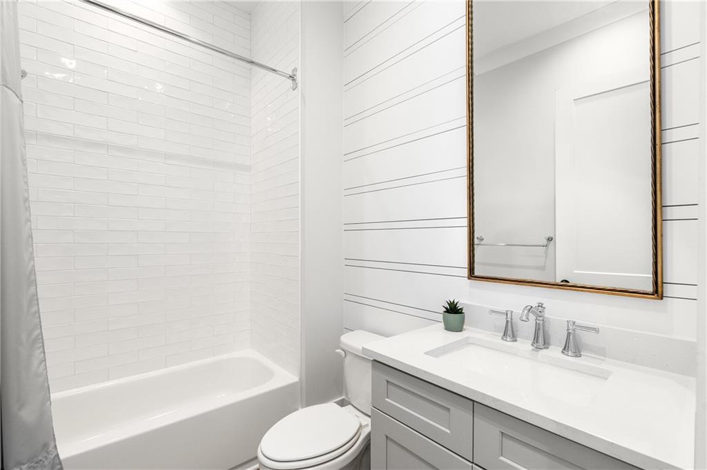 3933 N Cooper Lake Road SE