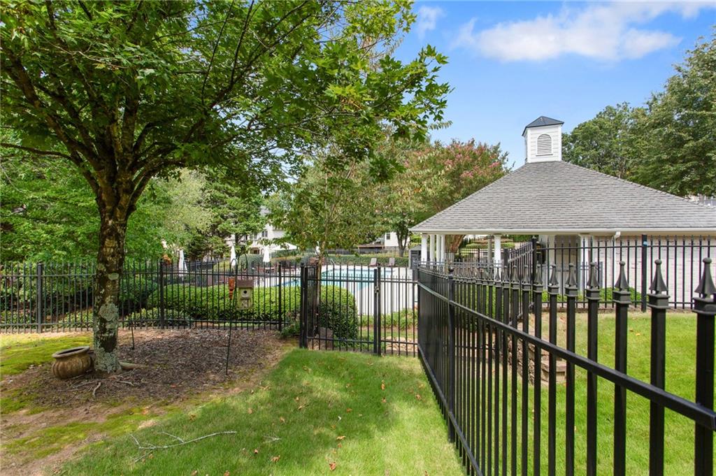 3522 Ivy Manor Road SE