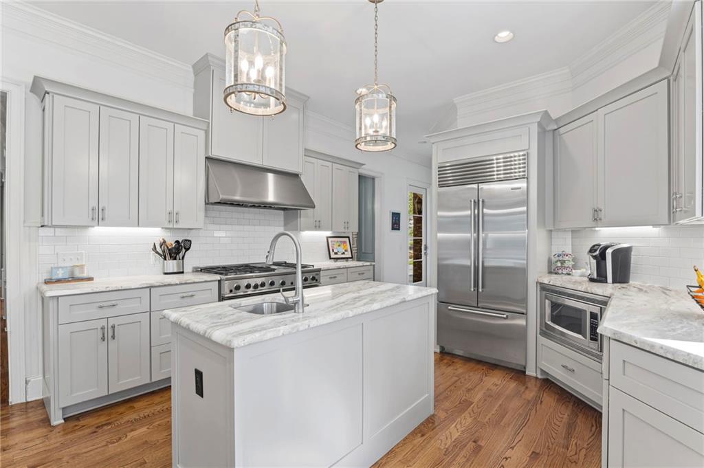 4724 Dudley Lane