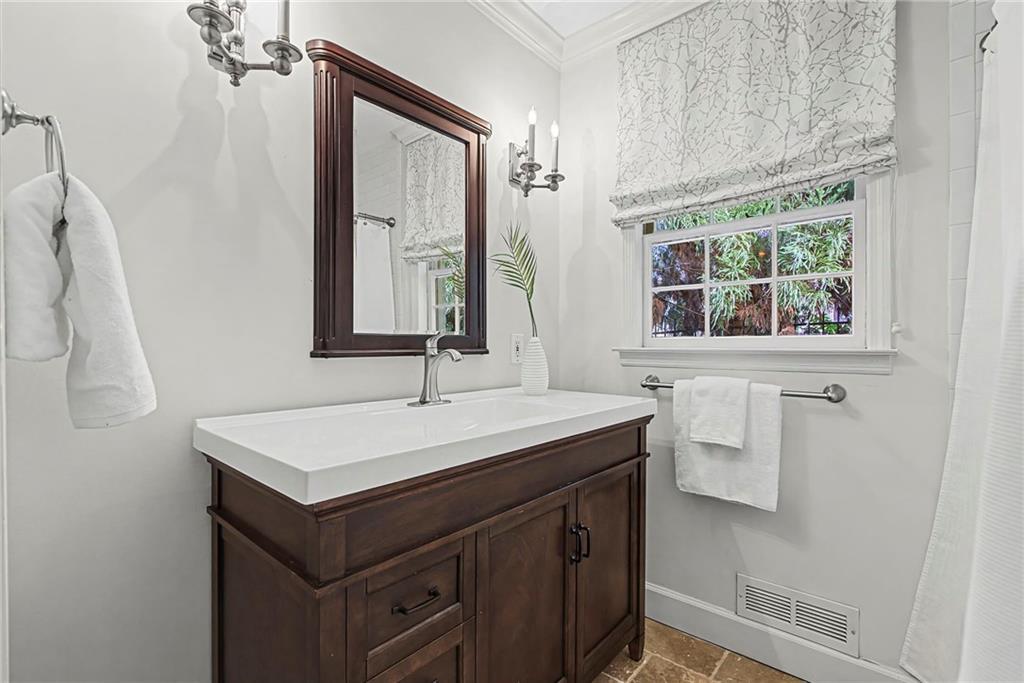 3819 N Stratford Road NE