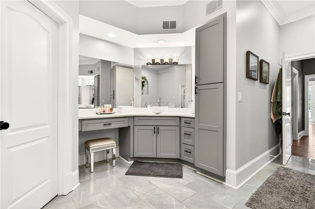 4979 Long Island Drive NW