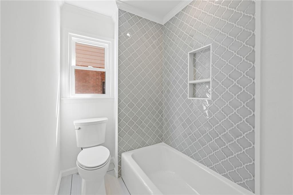 1018 Mill Creek Manor NE