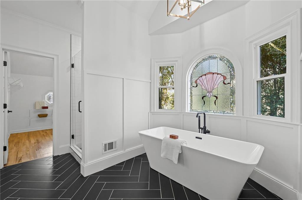 1018 Mill Creek Manor NE