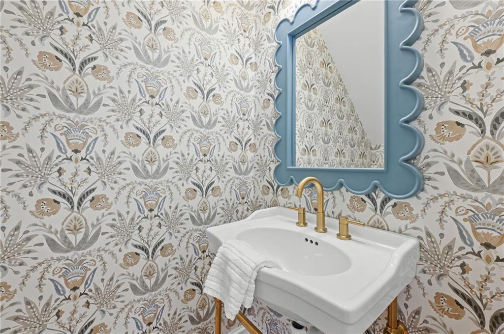 1018 Mill Creek Manor NE