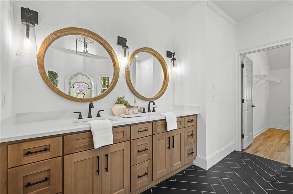 1018 Mill Creek Manor NE