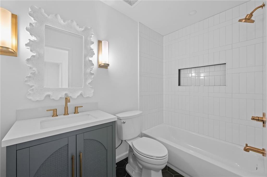 1018 Mill Creek Manor NE