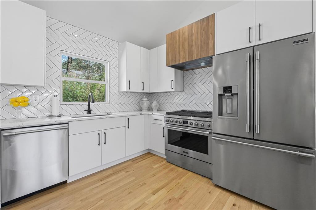 5905 Greenbrier Road