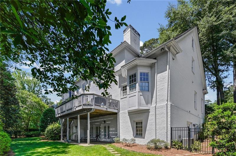 4371 Club Drive NE