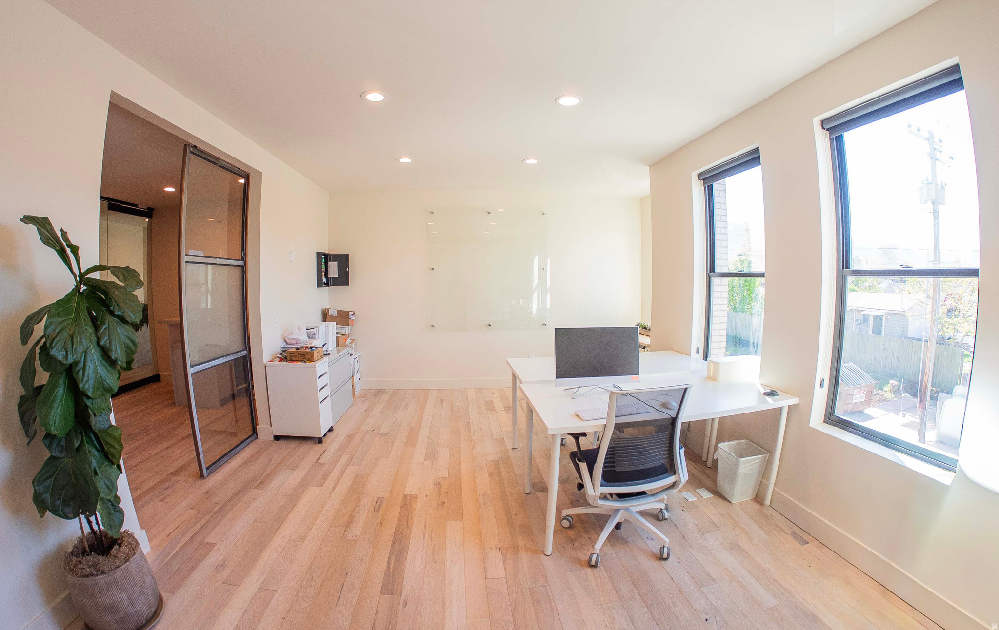 1586 E STRATFORD AVE AVE