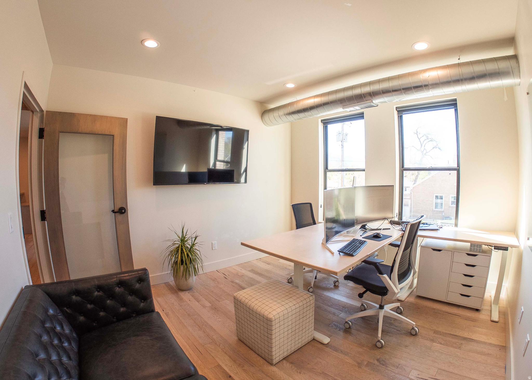 1586 E STRATFORD AVE AVE