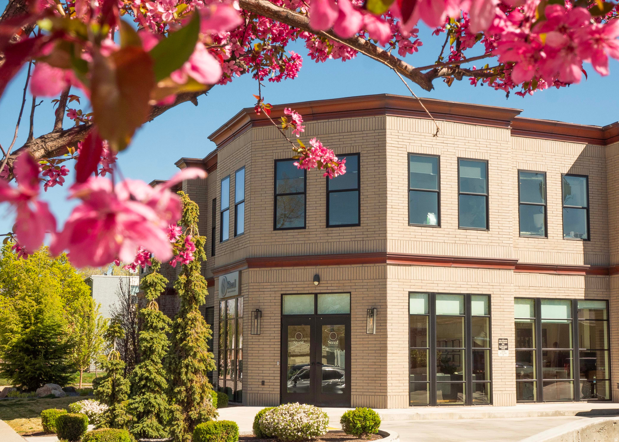 1586 E STRATFORD AVE AVE