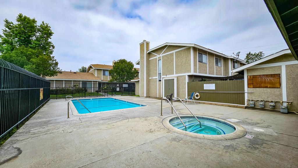 15226 Shadybend Drive 32