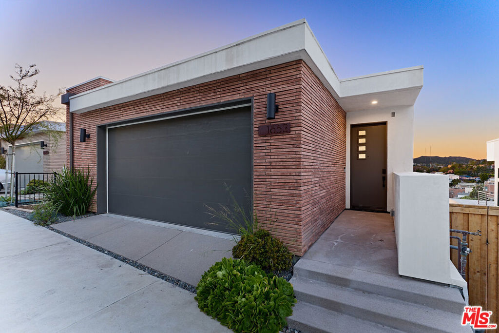 1653 N Bruce Court
