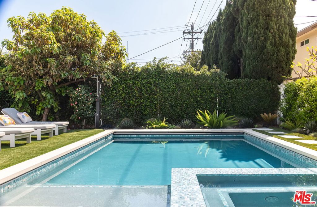 4235 Lafayette Place