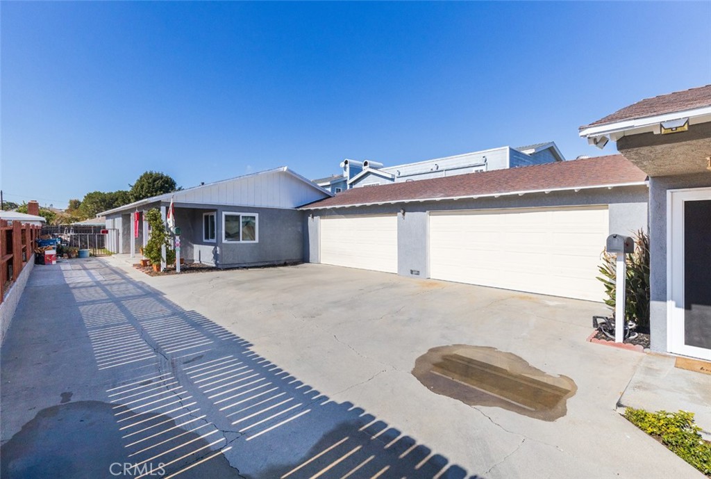 15217 Eastwood Avenue