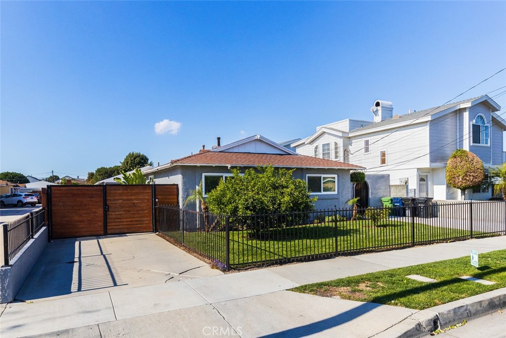 15217 Eastwood Avenue