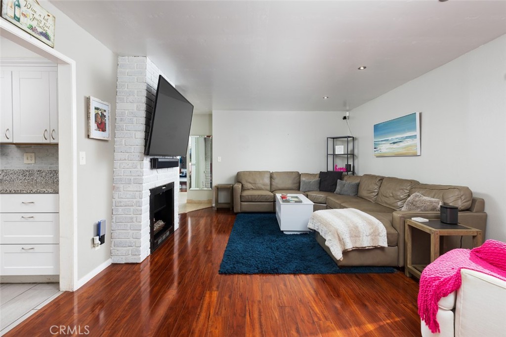 15217 Eastwood Avenue