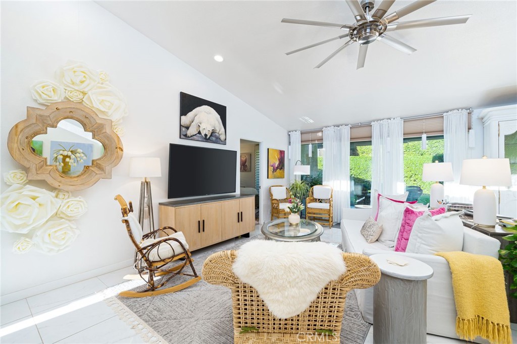 48895 Mariposa Drive