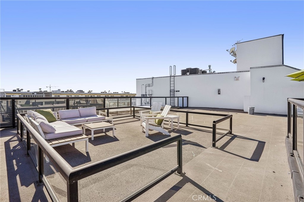 4115 Glencoe Avenue 308