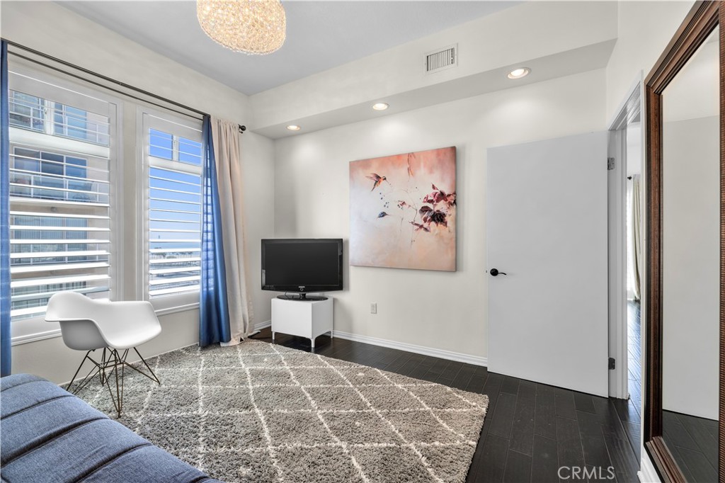 388 E Ocean Boulevard 903