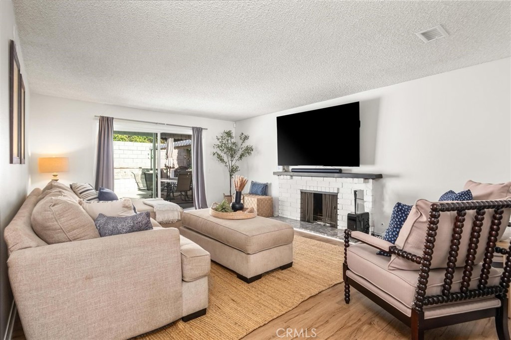 1635 E Gladwick Street