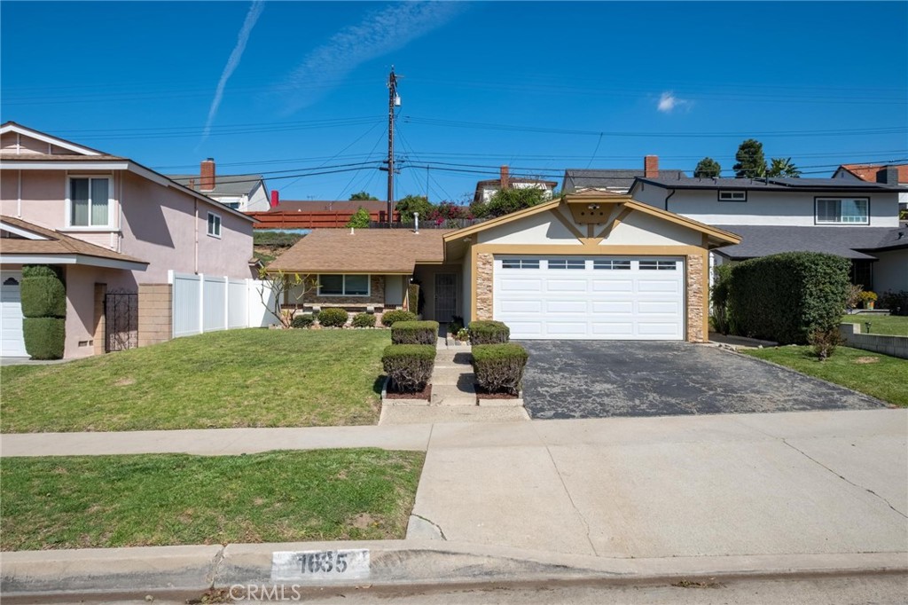 1635 E Gladwick Street