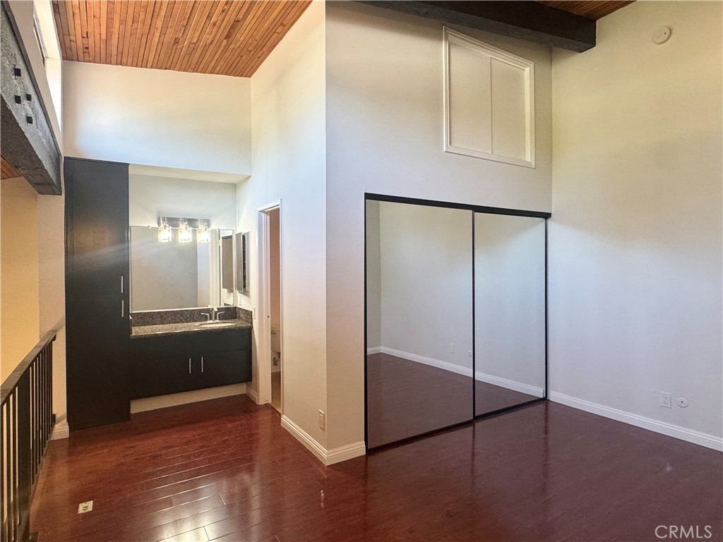 5460 White Oak Avenue G325