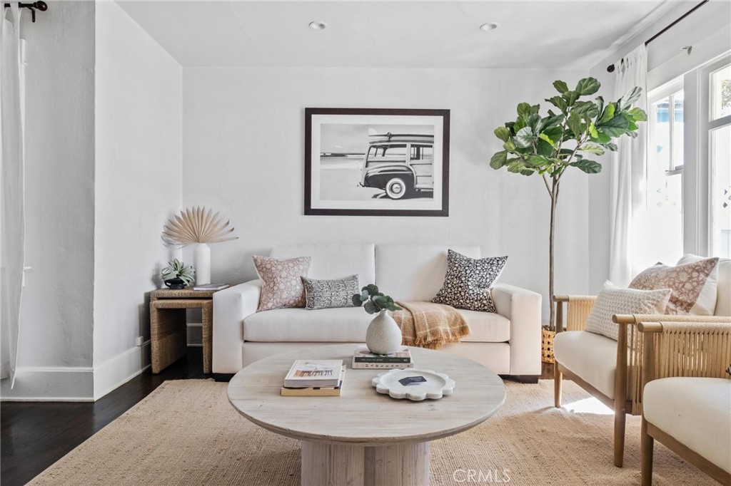 204 S Broadway