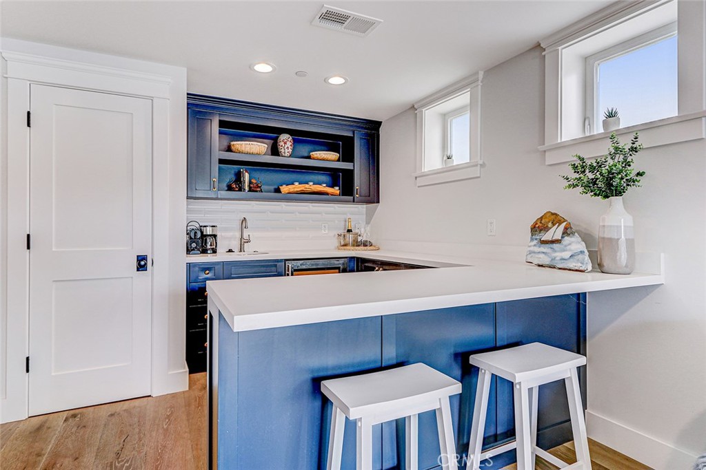 704 Loma