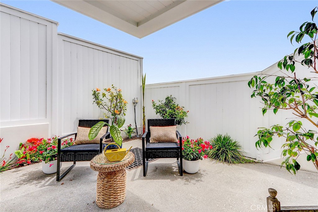 704 Loma