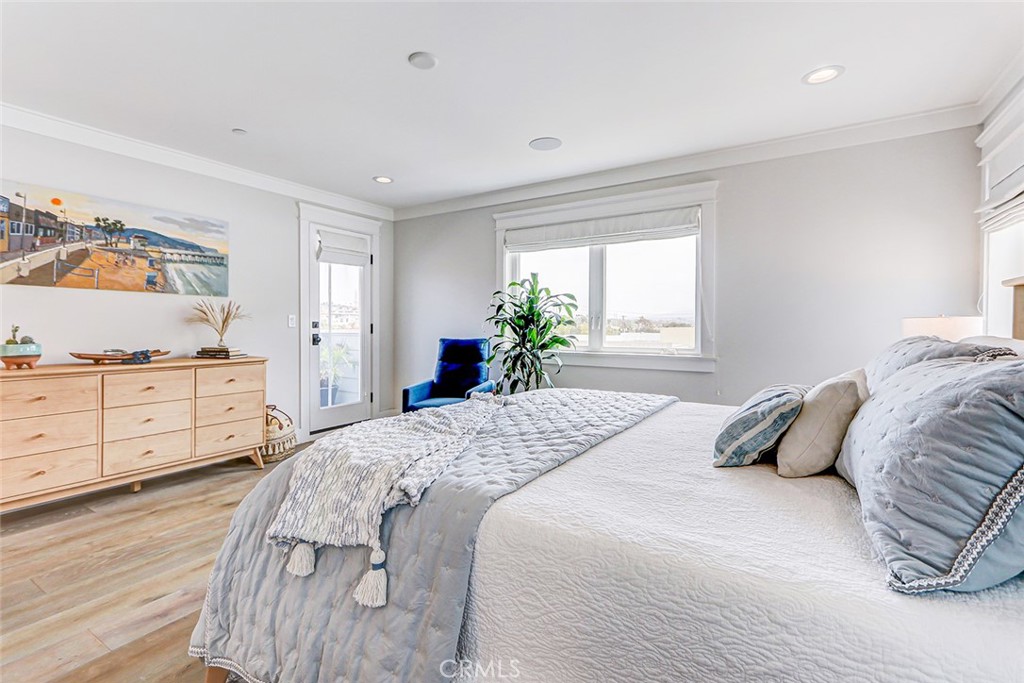 704 Loma