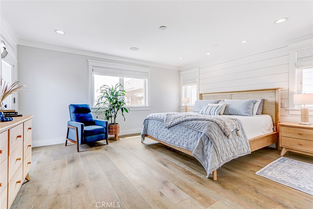 704 Loma
