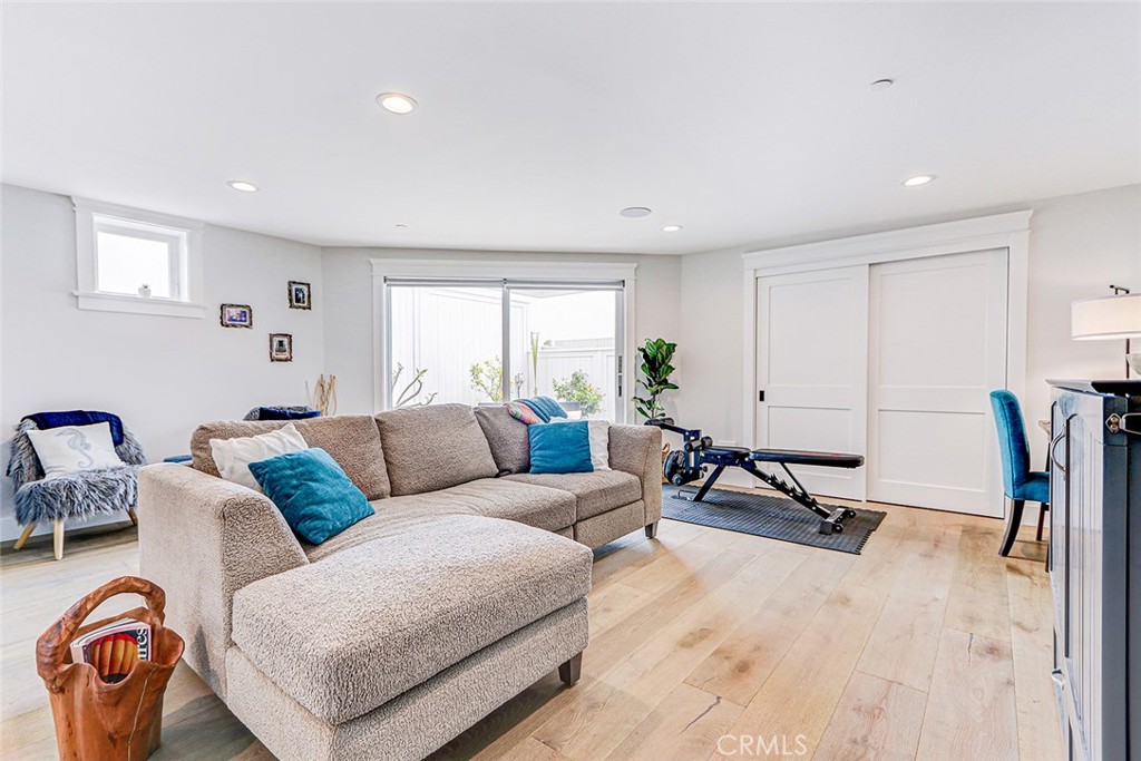 704 Loma