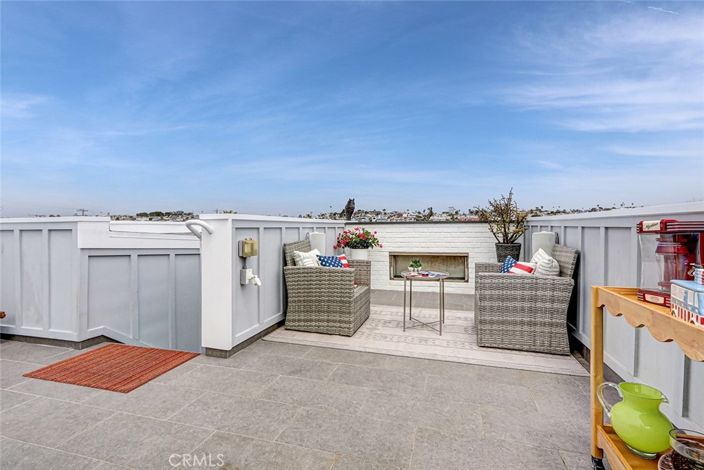 704 Loma