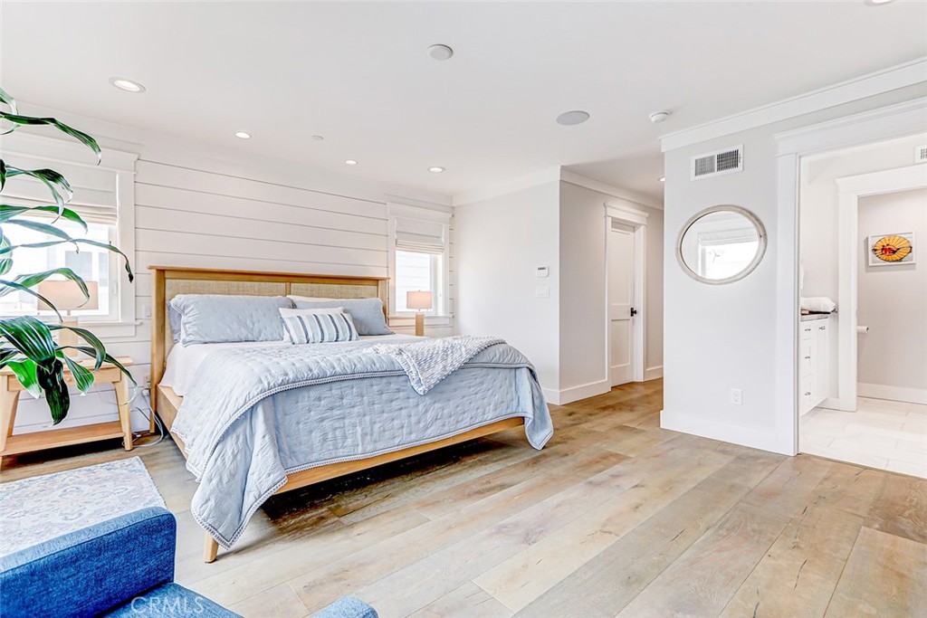704 Loma